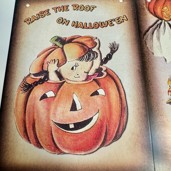 Six paper cardboard Halloween signs featuring vintage style retro sartwork. - Picture 2 of 11